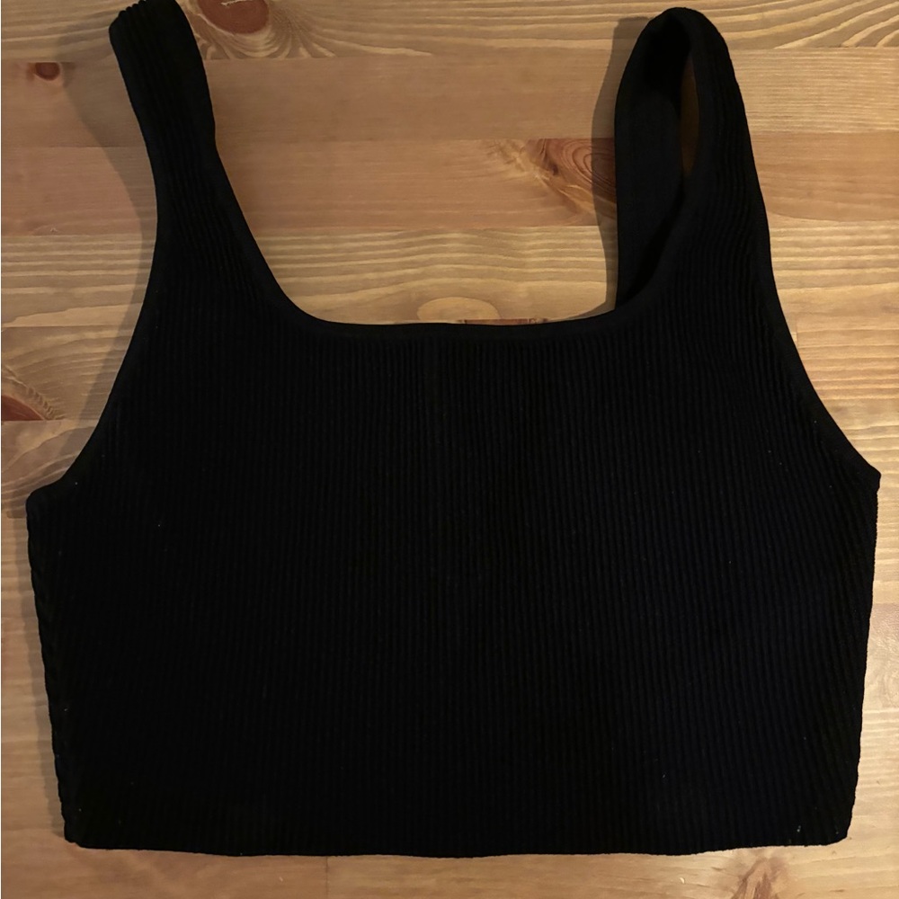 EUC Aritzia Babaton Sculpt Knit Crop Tank Size L in Black